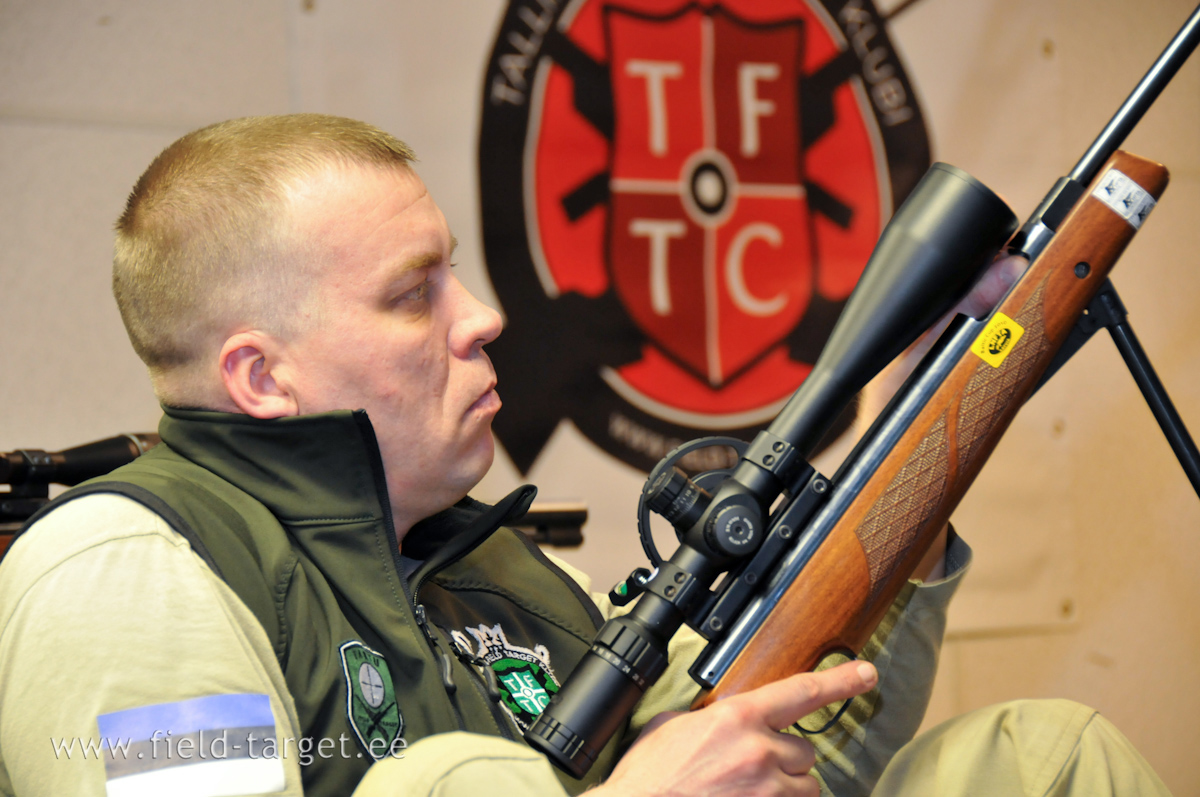 Meelis laeb keskendunult ja ei kavatse kellelegi midagi loovutada